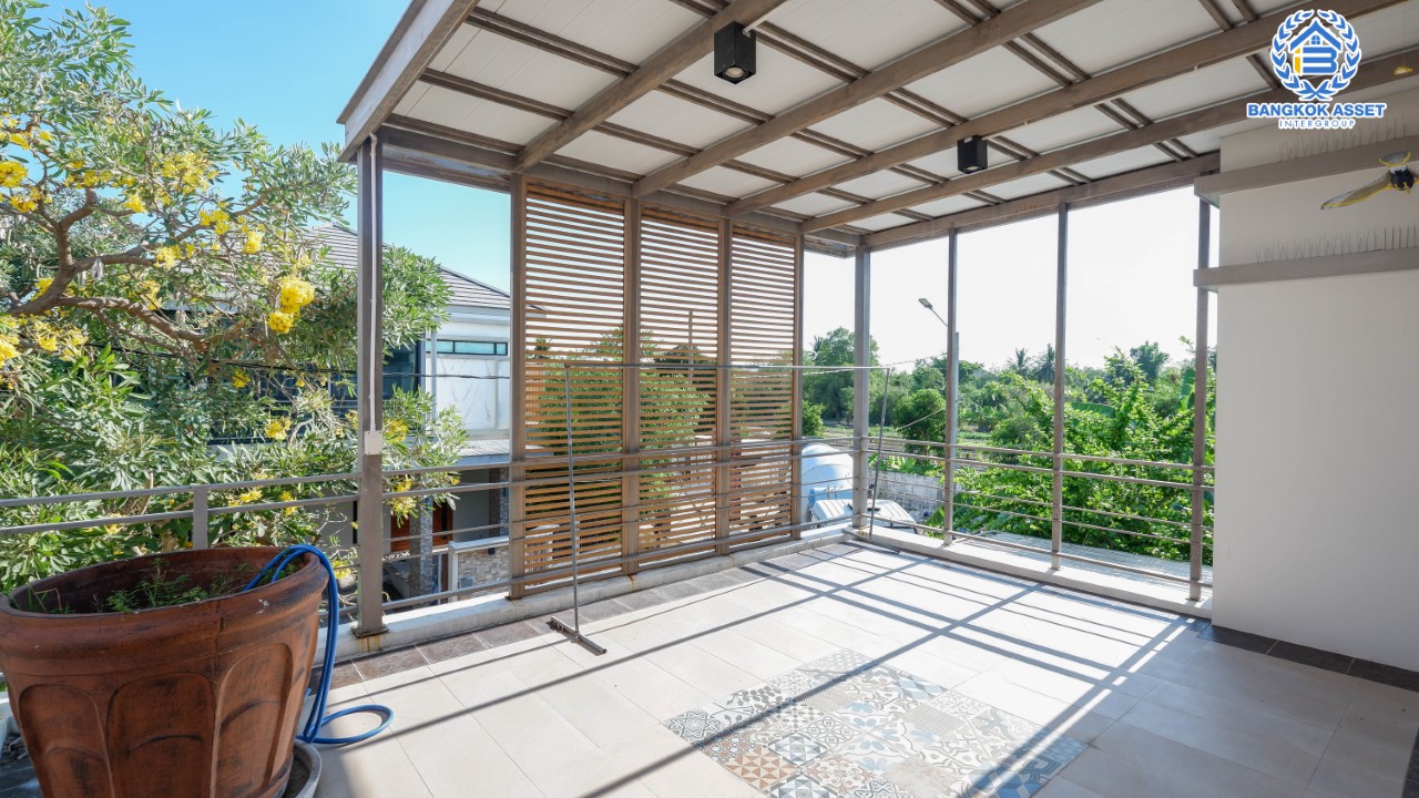 ******บ้านมือสอง ม.กฤษดานคร39 ปิ่นเกล้า เนื้อที่ 63.3 ตร.ว. บ้านเดี่ยวหลังมุม พร้อมฟังก์ชัน 4 ห้องนอน 4 ห้องน้ำ จอดรถได้ 1 คัน บนทำเลเชื่อมต่อเมืองอย่างรวดเร็ว ใกล้ทางคู่ขนานลอยฟ้าบรมราชชนนี ทางด่วน "ศรีรัช" ม.มหิดล และเซ็นทรัลปิ่นเกล้า